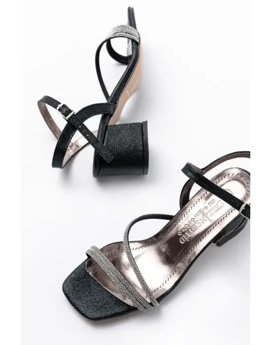 Siyah Bantlı Taşlı Kalın Şeffaf Topuklu Kadın Ayakkabı