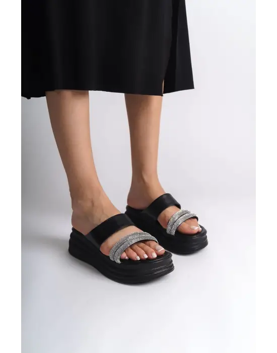 Sarah Düz Topuklu Taşlı Şeritli Kalın Ve Ortopedik Taban Kadın Terlik St - Siyah