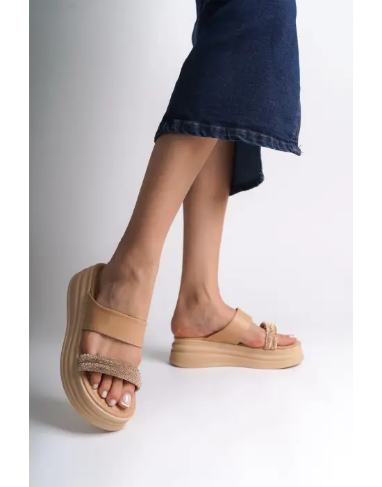 Sarah Düz Topuklu Taşlı Şeritli Kalın Ve Ortopedik Taban Kadın Terlik Tt - Ten