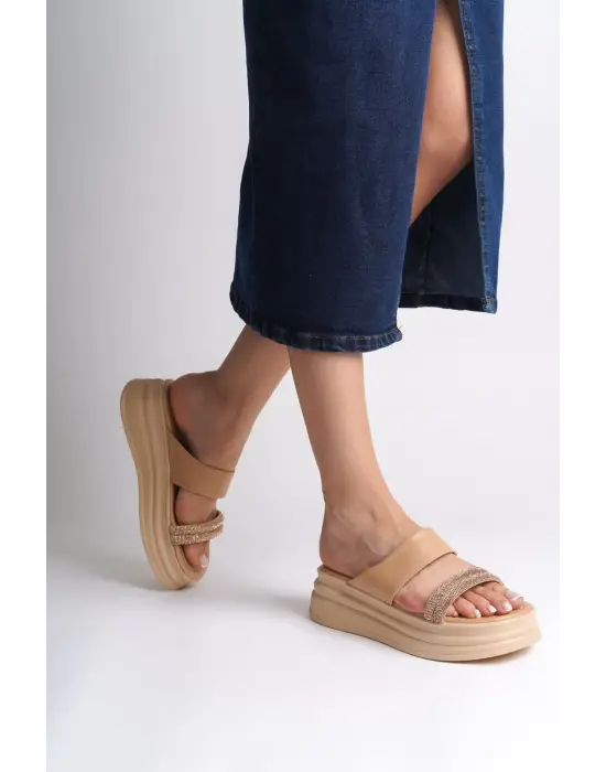 Sarah Düz Topuklu Taşlı Şeritli Kalın Ve Ortopedik Taban Kadın Terlik Tt - Ten