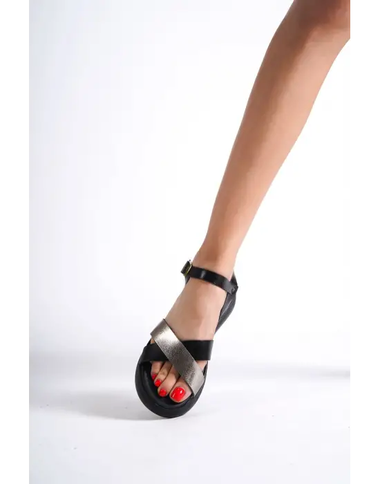 Siyah Gümüş Detaylı Hakiki Deri Sandalet TR31MY58E