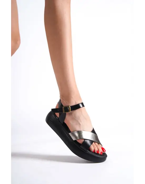 Siyah Gümüş Detaylı Hakiki Deri Sandalet TR31MY58E