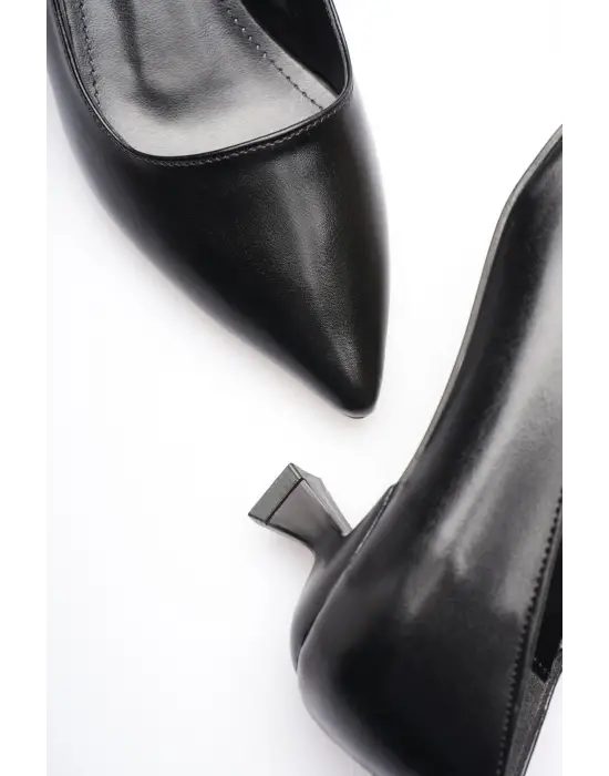 Siyah Kadın Günlük Kısa Topuklu Stiletto Ayakkabı TR20MS03A
