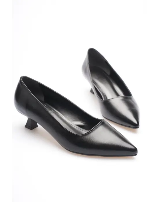 Siyah Kadın Günlük Kısa Topuklu Stiletto Ayakkabı TR20MS03A