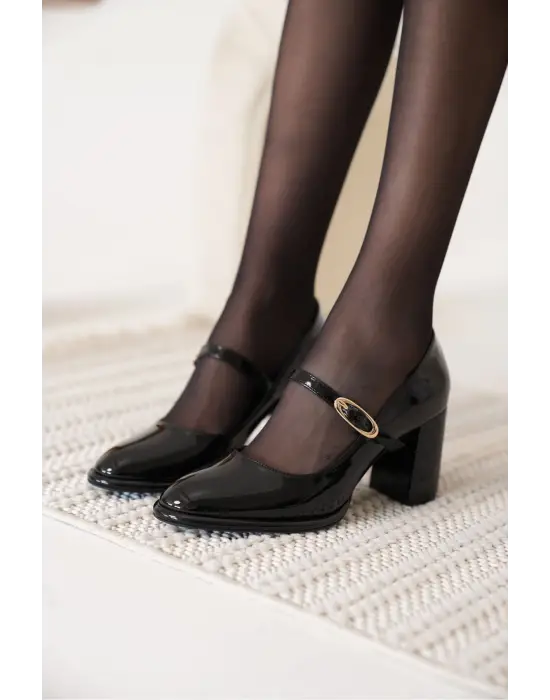 Siyah Kadın Topuklu Ayakkabı TR18MS12A