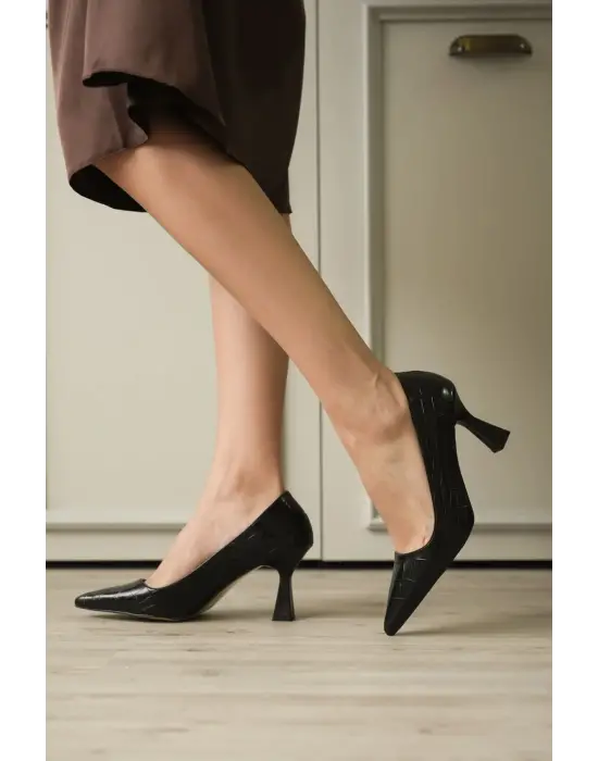 Siyah Kroko Sivri Burun Orta Topuklu Kadın Stiletto TR20MS02F