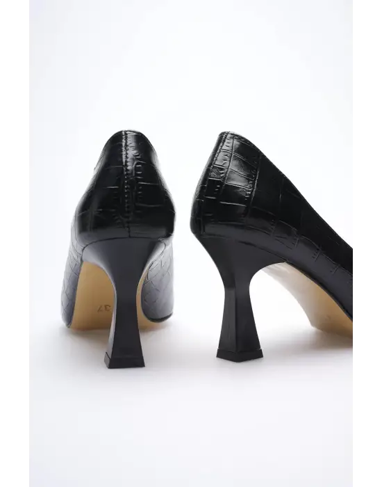 Siyah Kroko Sivri Burun Orta Topuklu Kadın Stiletto TR20MS02F
