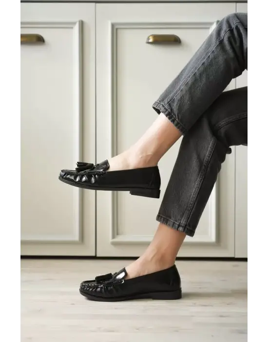 Siyah Rugan Püsküllü Kadın Loafer Ayakkabı TR88MS01A