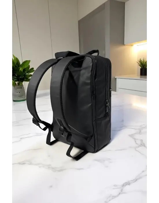 Siyah Su Geçirmez 15,6 İnç Laptop Bölmeli Sırt Çantası