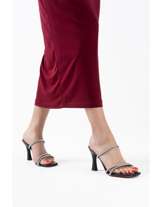 Siyah Taşlı İnce Bantlı Kadın Topuklu Terlik TR20MY01A