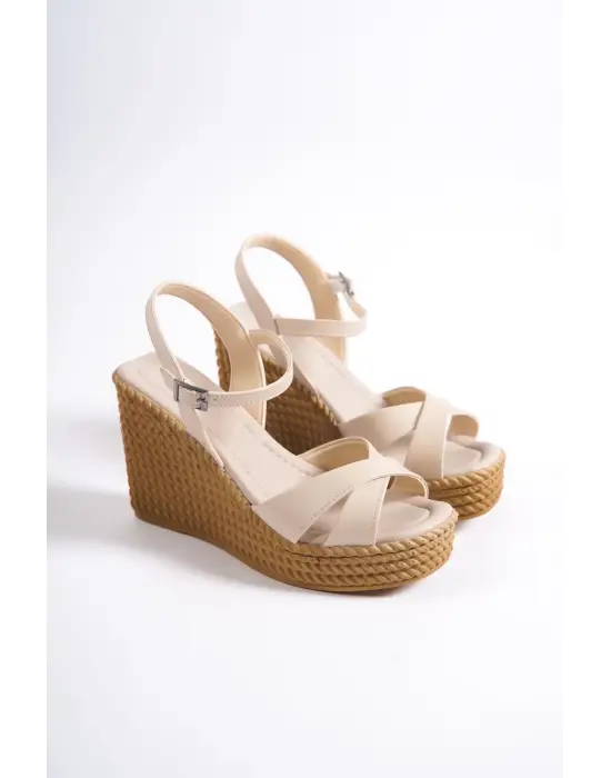 Sofıa Tokalı Lastikli Dolgu Topuklu Ortopedik Taban Hasır Görünümlü Kadın Sandalet Kt - Ten