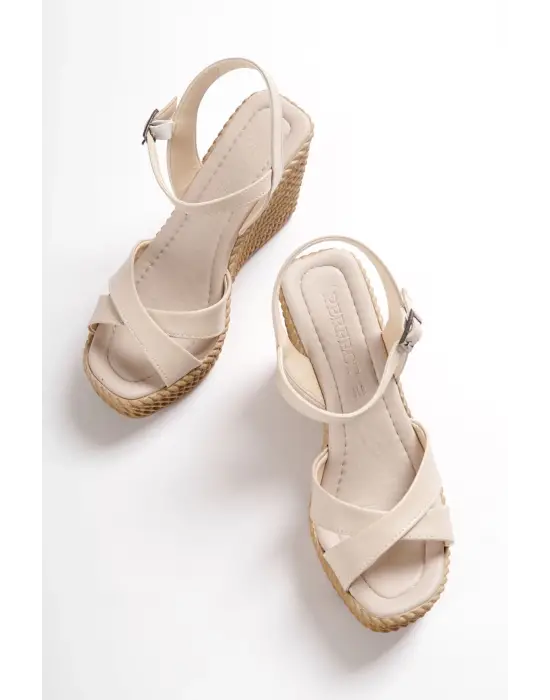 Sofıa Tokalı Lastikli Dolgu Topuklu Ortopedik Taban Hasır Görünümlü Kadın Sandalet Kt - Ten