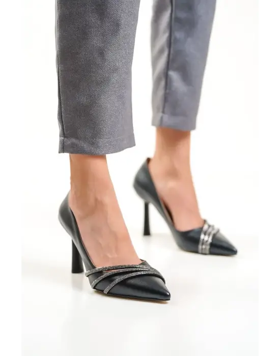 Sonya Siyah Taşlı Kadın Ayakkabı