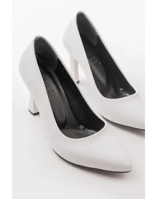 Beyaz Rugan Günlük 9 Cm Topuklu Bayan Stiletto Ayakkabı