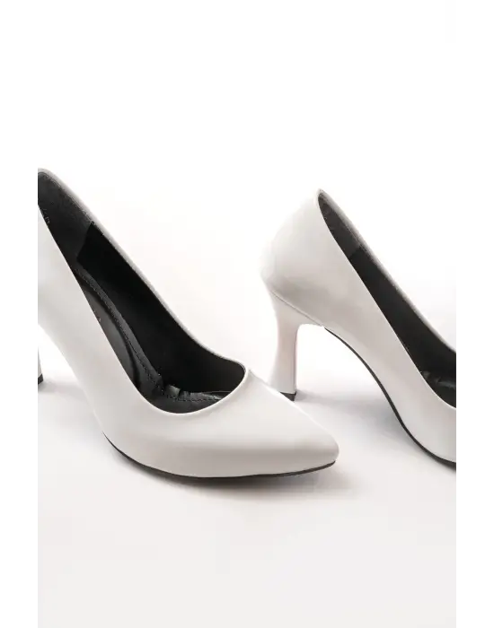 Beyaz Rugan Günlük 9 Cm Topuklu Bayan Stiletto Ayakkabı