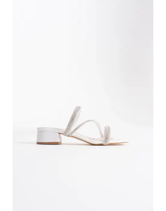 Tanya Beyaz Kadın Taşlı Terlik