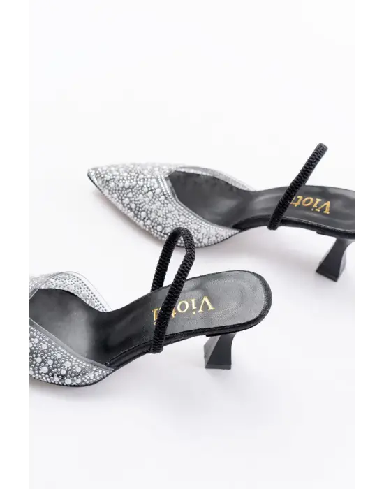 Siyah Günlük Arkası Açık Taşlı Topuklu Bayan Ayakkabı