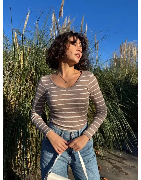 V Yaka Çizgili Bluz Bej A3699