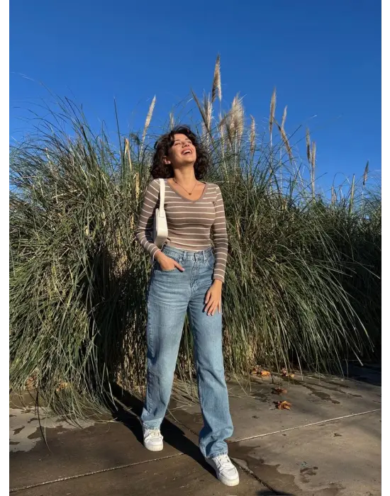 V Yaka Çizgili Bluz Bej A3699