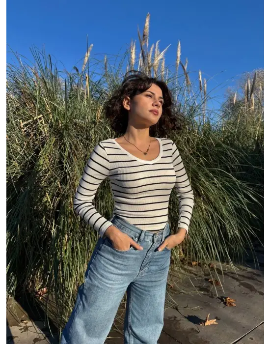 V Yaka Çizgili Bluz Beyaz A3699