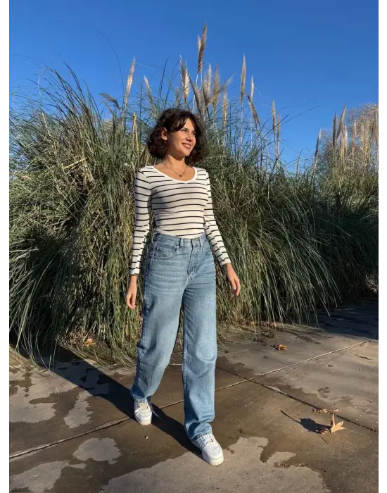 V Yaka Çizgili Bluz Beyaz A3699