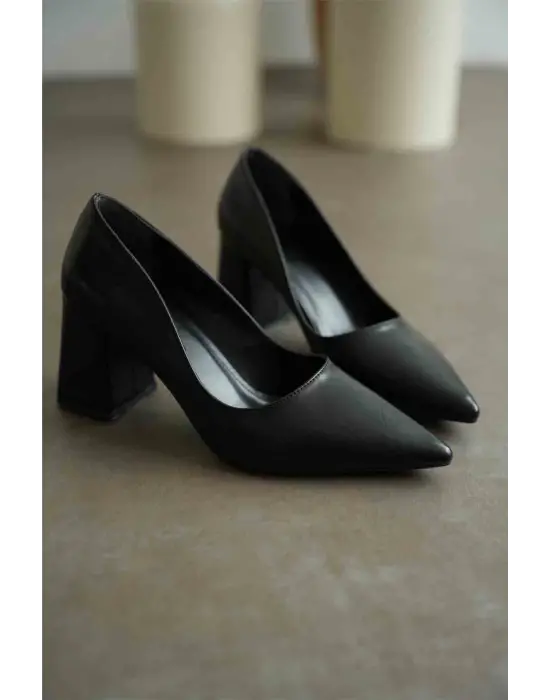 Valeria Siyah Cilt Kadın Topuklu Ayakkabı