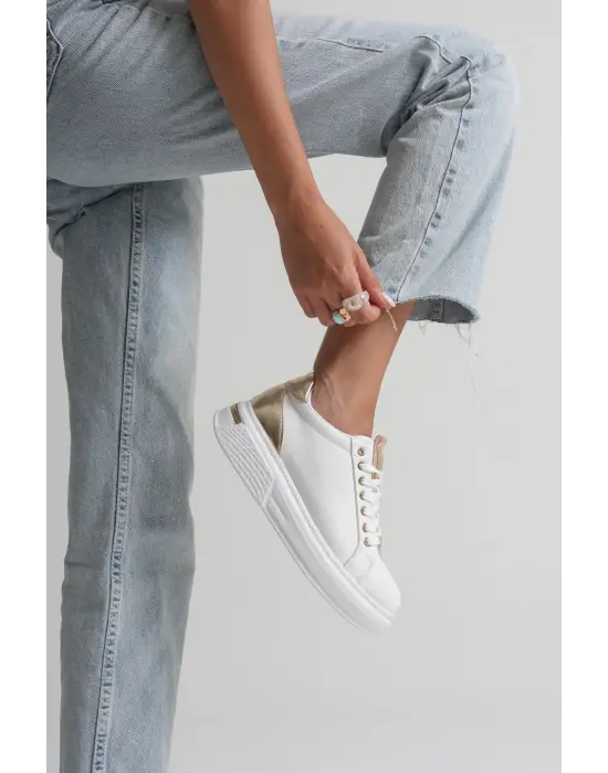 Vega Altın Detaylı Beyaz Kadın Spor Ayakkabı