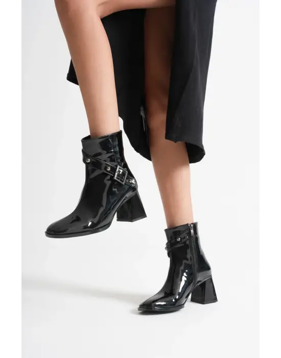 Vera Kadın Siyah Rugan Topuklu Bot