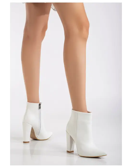 Beyaz Yüksek Kalın Topuklu Fermuarlı Kadın Bot