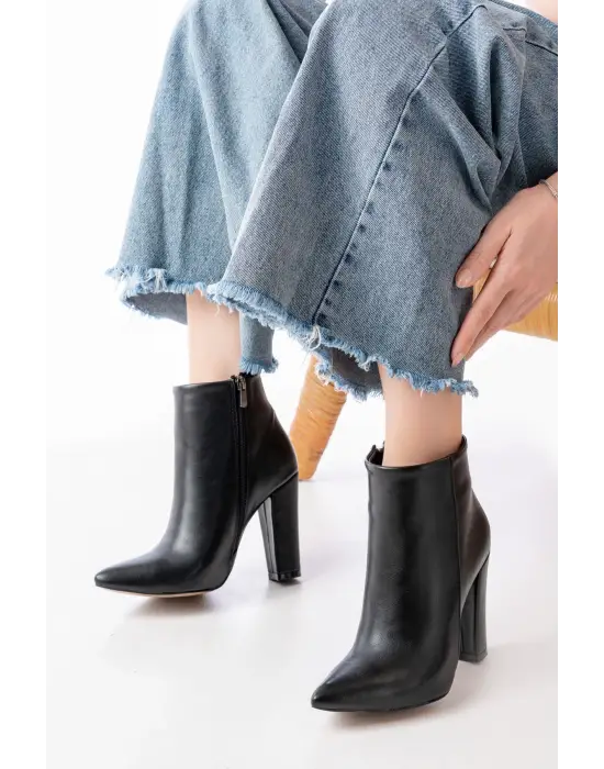 Siyah Yüksek Topuklu Fermuarlı Kadın Bot