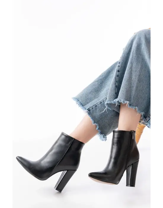 Siyah Yüksek Topuklu Fermuarlı Kadın Bot