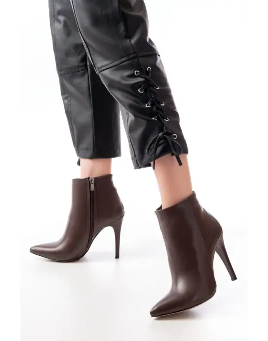 Kahverengi Yüksek İnce Topuklu Fermuarlı Kadın Bot