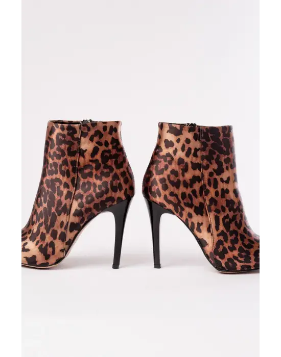 Leopar Yüksek İnce Topuklu Fermuarlı Kadın Bot