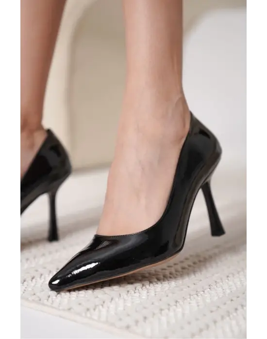 Zelena Kadın Siyah Kırışık Rugan Stiletto