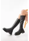 Siyah Fermuarlı Günlük Kadın Çizme