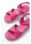 692-564 Fuşya Ortopedik Taban Çapraz Tokalı Kadın Sandalet