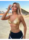 Altın Sarısı Deri Görünümlü Çapraz İpli Bikini Üstü – Bağlamalı, Seksi Ve Parlak