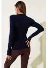 Basic Parmak Geçirme Detaylı Bluz Lacivert T4266