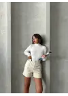 Beli Lastikli Çıtçıtlı Deri Şort Krem W241007