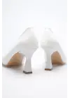 Beyaz Sivri Burun Orta Topuklu Kadın Stiletto TR20MS02B