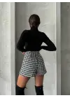 İki Düğmeli Kaz Ayağı Desen Ch Kumaş Şort Etek Siyahbeyaz H26414