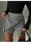 İki Düğmeli Kaz Ayağı Desen Ch Kumaş Şort Etek Siyahbeyaz H26414