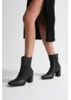 Kadın Siyah Topuklu Bot TR08MK02A