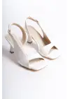 Klein Kadın Beyaz Rugan Detaylı Topuklu Sandalet