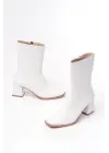 Beyaz Topuklu Fermuarlı Kadın Bot