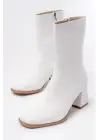 Beyaz Topuklu Fermuarlı Kadın Bot