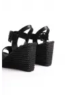 Perla Tokalı Lastikli Dolgu Topuklu Ortopedik Taban Hasır Görünümlü Kadın Sandalet St - Siyah