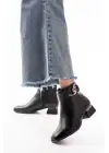 Siyah Toka Aksesuarlı Topuklu Fermuarlı Günlük Kadın Bot