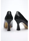 Siyah Kroko Sivri Burun Orta Topuklu Kadın Stiletto TR20MS02F
