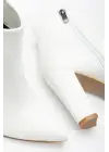 Beyaz Yüksek Kalın Topuklu Fermuarlı Kadın Bot